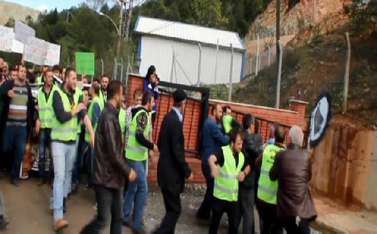 Artvin Murgul\'da Siyanür Havuzu Gerilimi
