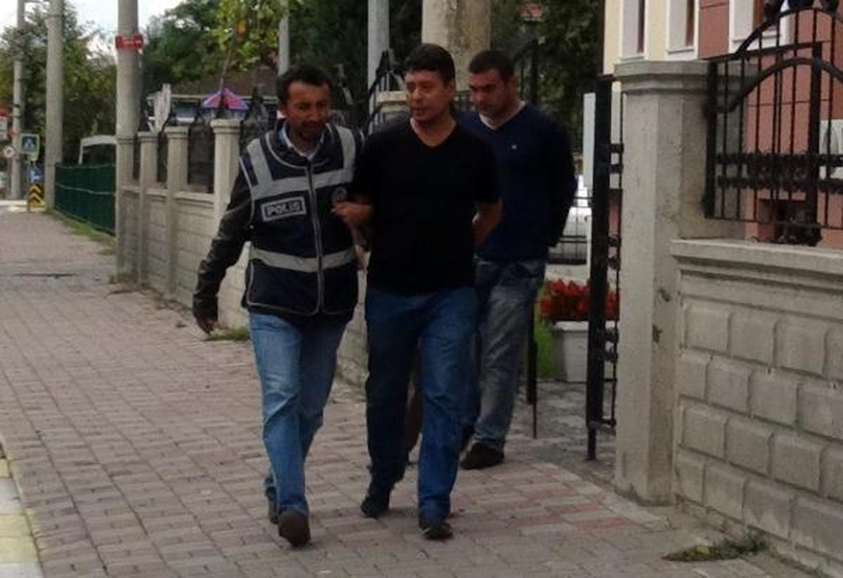 Polis Dolandırıcıları \'Kargocu\' Olup Yakaladı