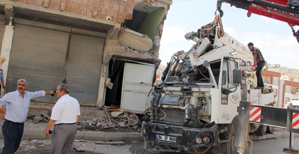 Şanlıurfa'da Beton Mikseri Eve Çarptı: 2 Ölü, 1 Yaralı