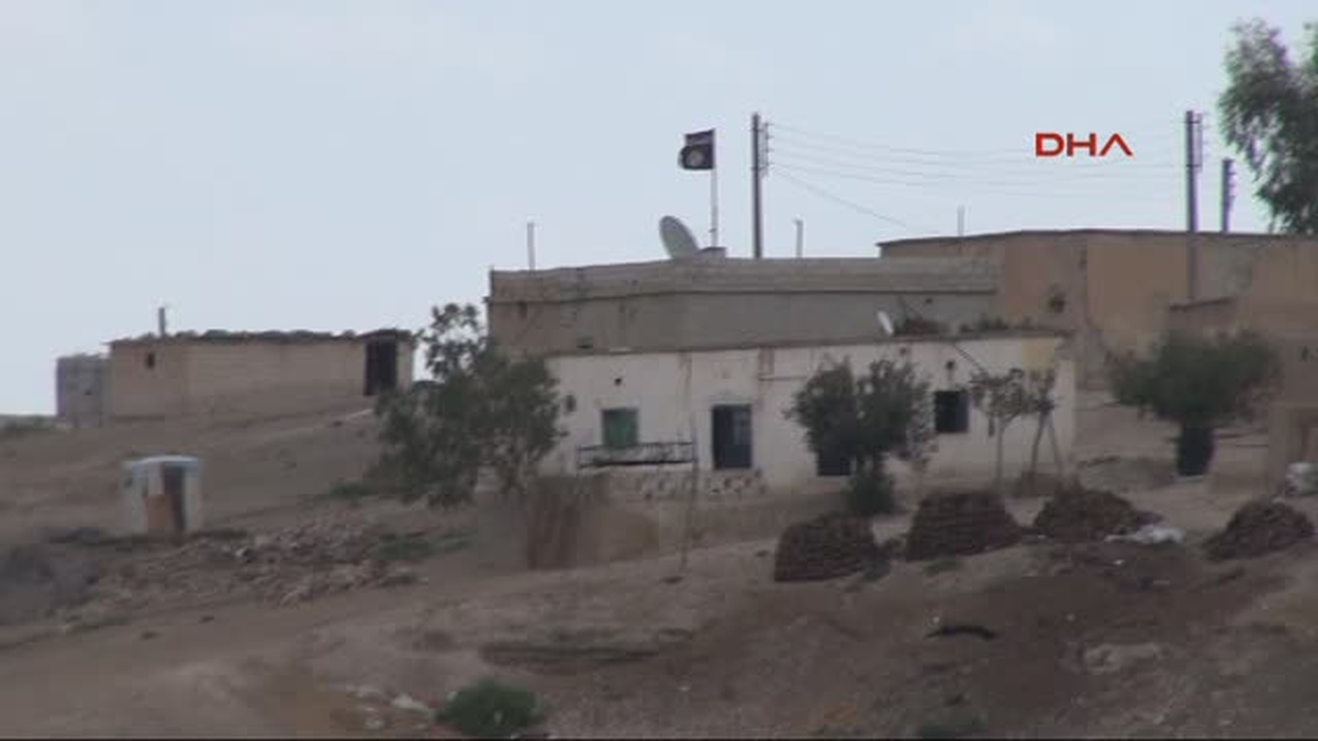 Şanlıurfa Işid Türkiye Sınırındaki Köye 3 Bayrak Dikti