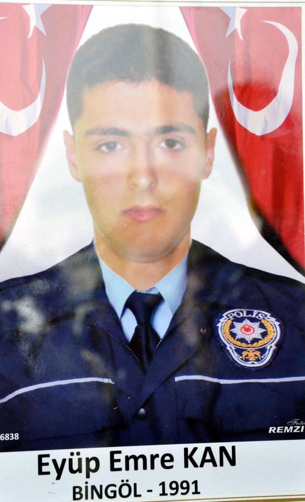Şehit Polisin Baba Evine Ateş Düştü (2)