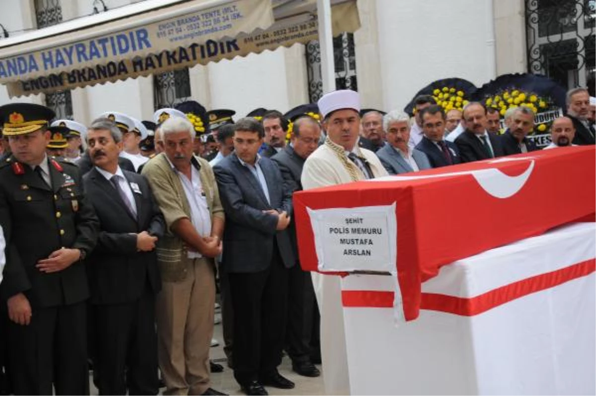 İskenderun Şehidine Ağladı