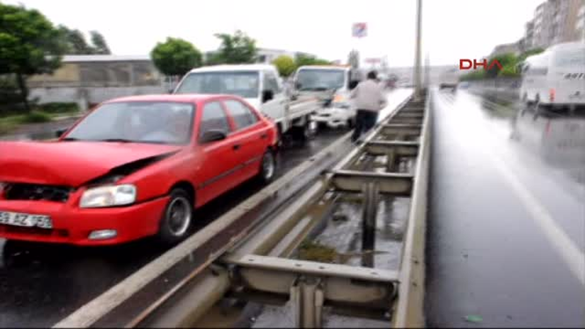 Tekirdağ\'da 16 Aracın Karıştığı Zincirleme Kaza: 4 Yaralı
