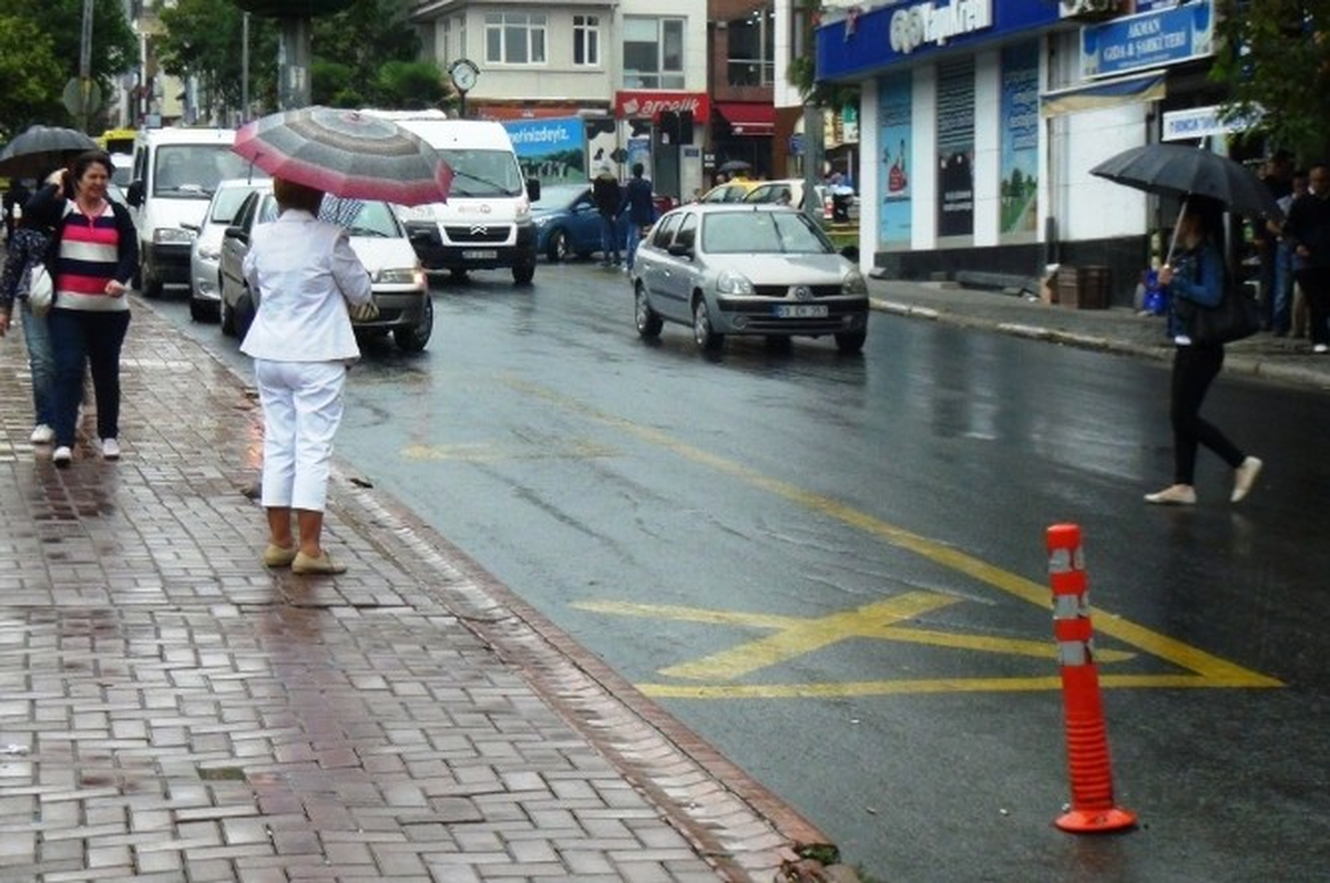 Tekirdağ\'da Yağmur ve Fırtına Etkili Oldu