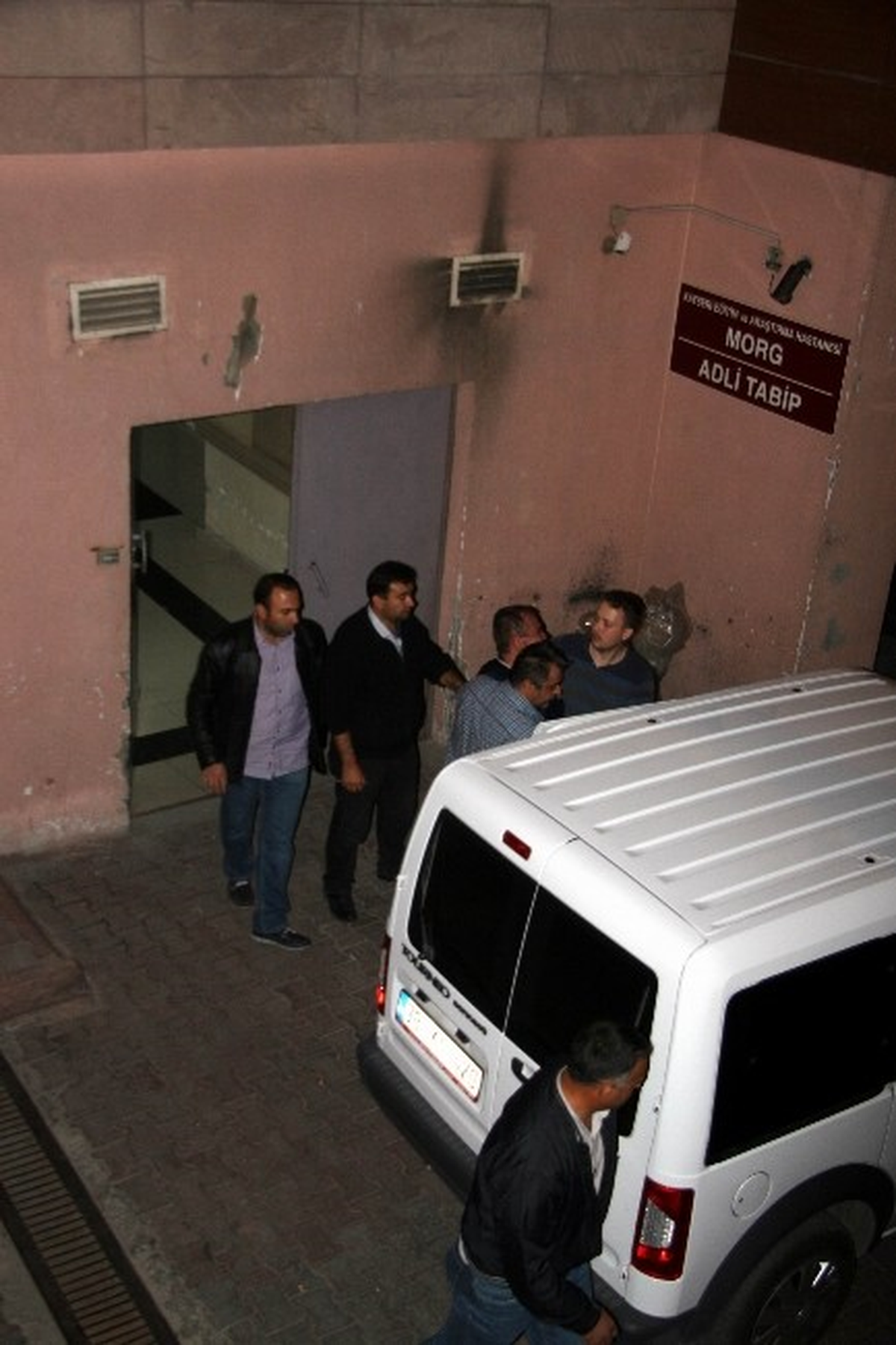 Kayseri'de Teslim Olmamak İçin Başına Silah Dayadı