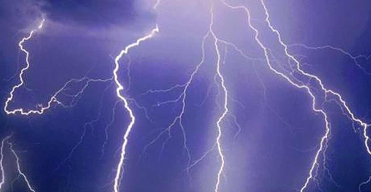 Uçak Operatörüne Yıldırım İsabet Etti