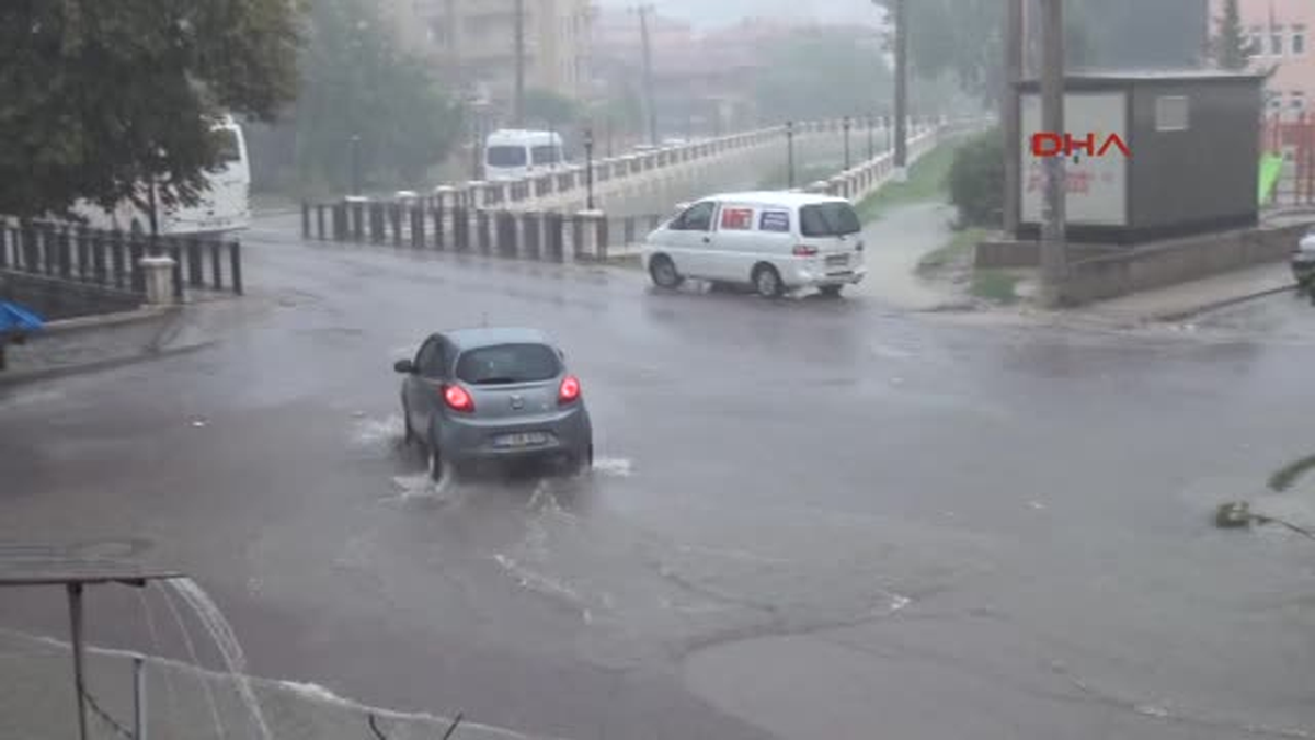 Yalova\'ya Beklenen Yağış Geldi