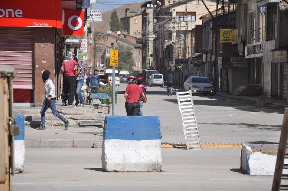 Yüksekova\'da Cenaze Gerginliği