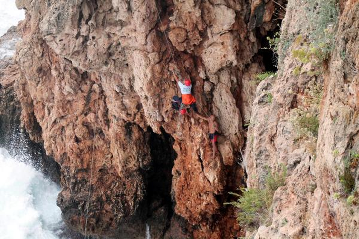 Antalya\'da Yüzmek İsterken Canından Oluyordu