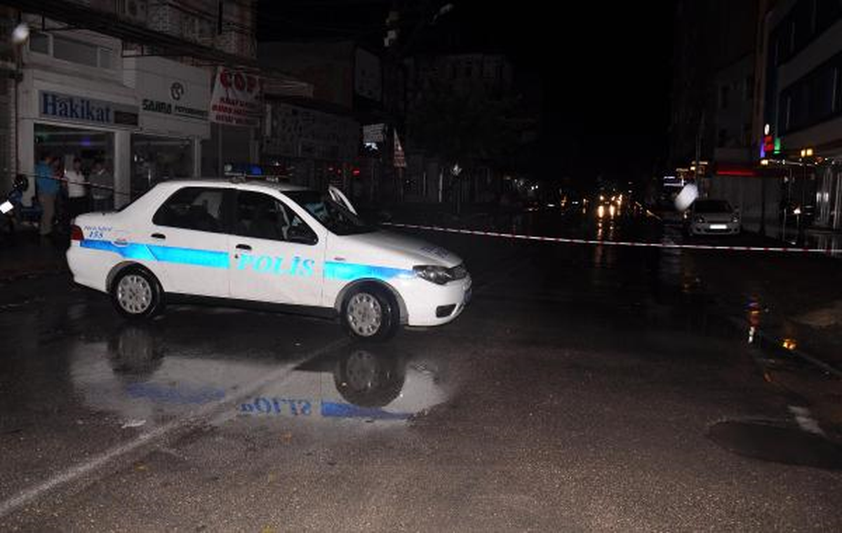 Adana'da Fırtına Yıkıp Geçti