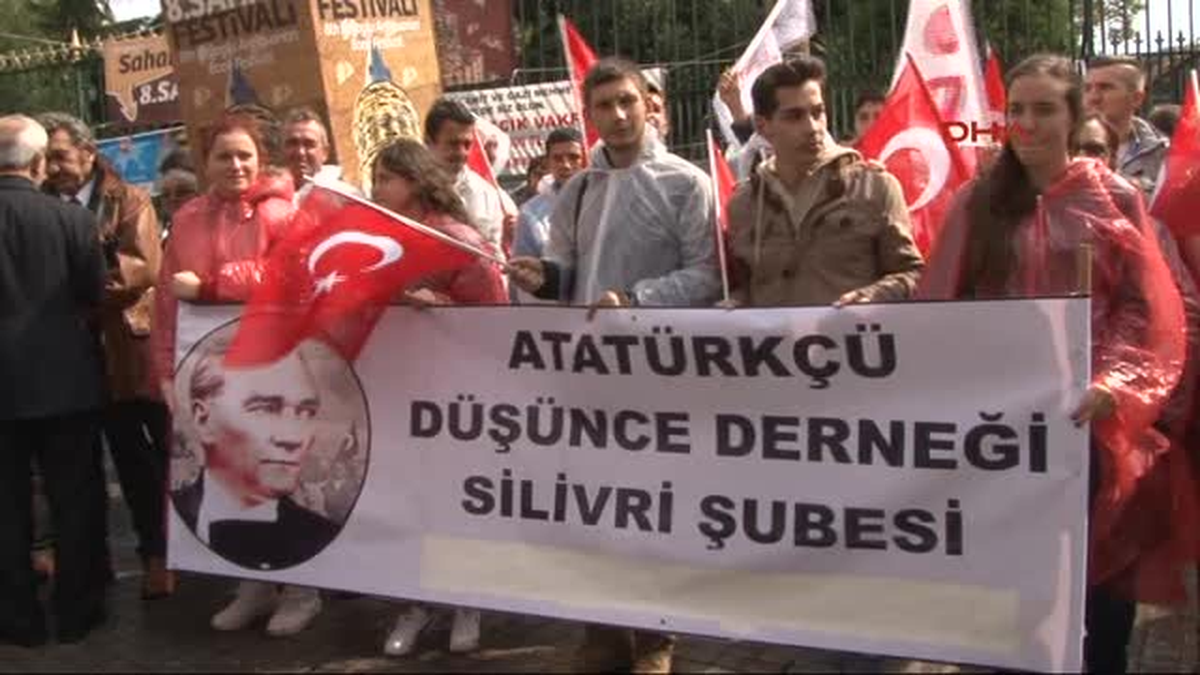 Add\'den Ortaöğretimde Türban Serbestisine Protesto