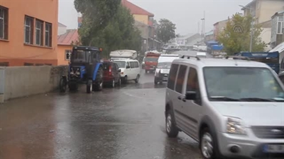 Ağrı\'da Sağanak ve Rüzgar