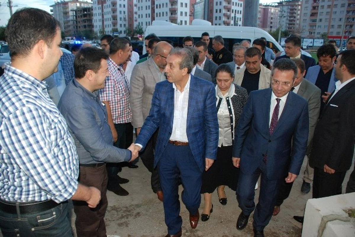 Bakan Eker Restoran Açılışına Katıldı