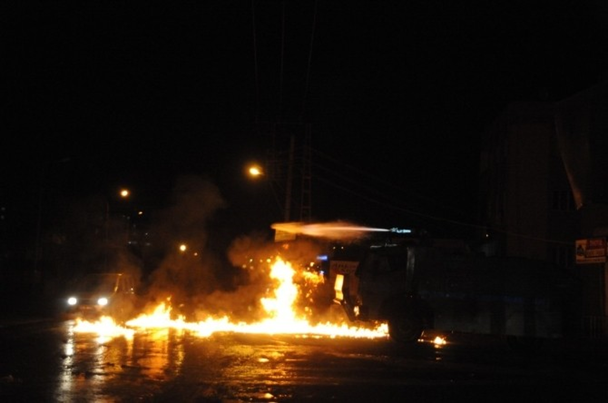 Cizre'de Eylemciler Polisle Çatıştı