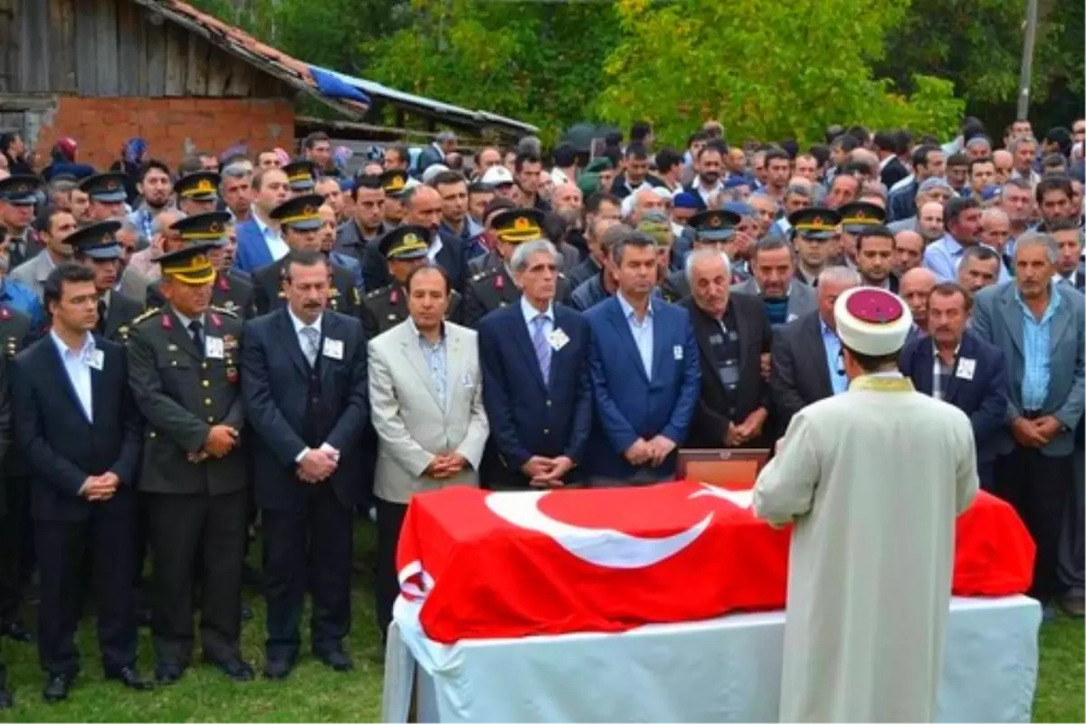 Çorum Şehidine Ağladı