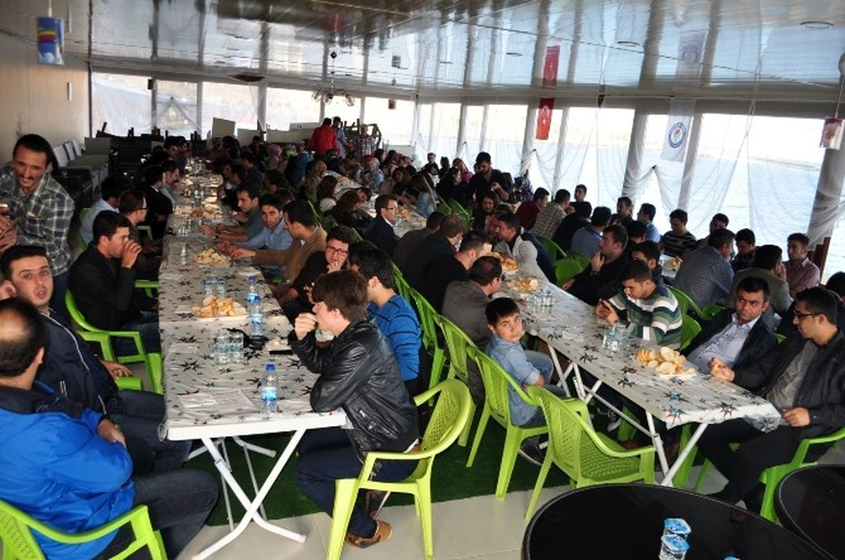 Eğitim Bir-Sen Adilcevaz\'daki Öğretmenleri Buluşturdu