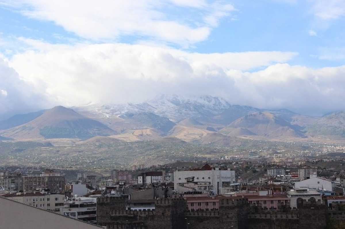 Erciyes Dağı\'na Kar Yağdı