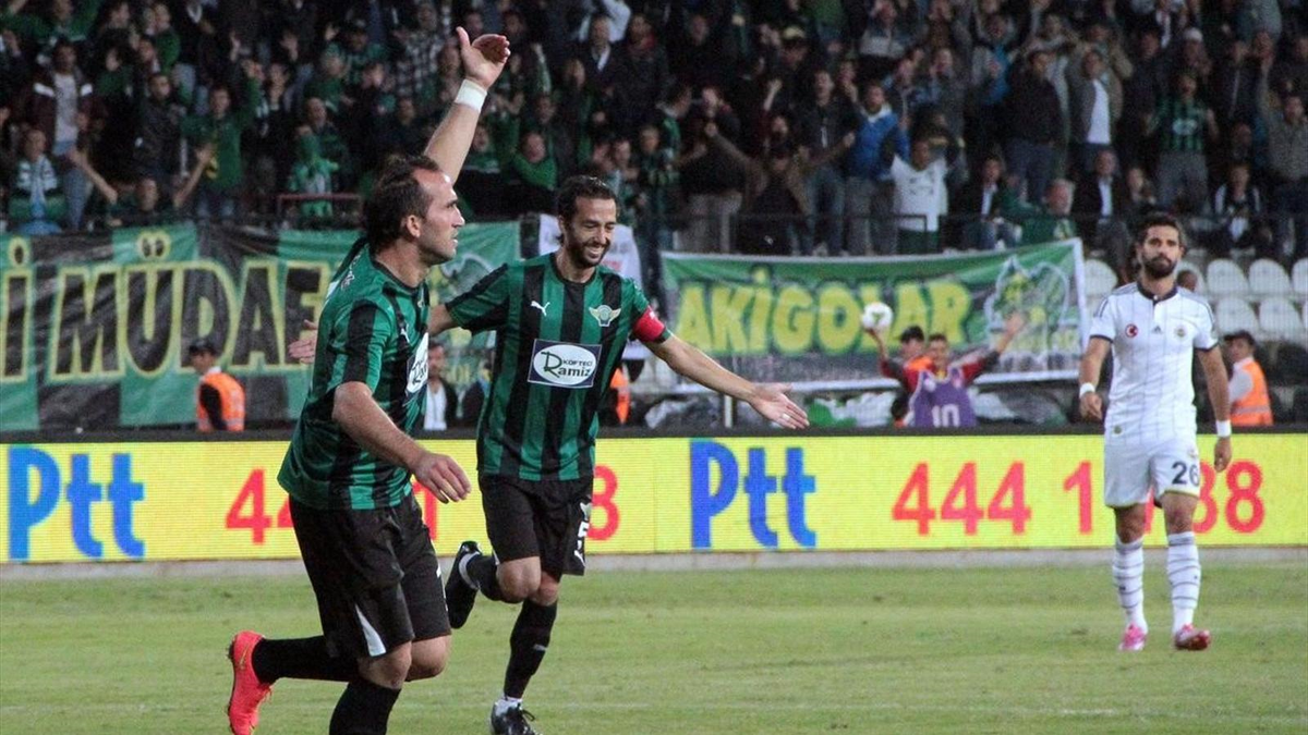 Gekaslı Akhisar Zirveyi Bırakmıyor