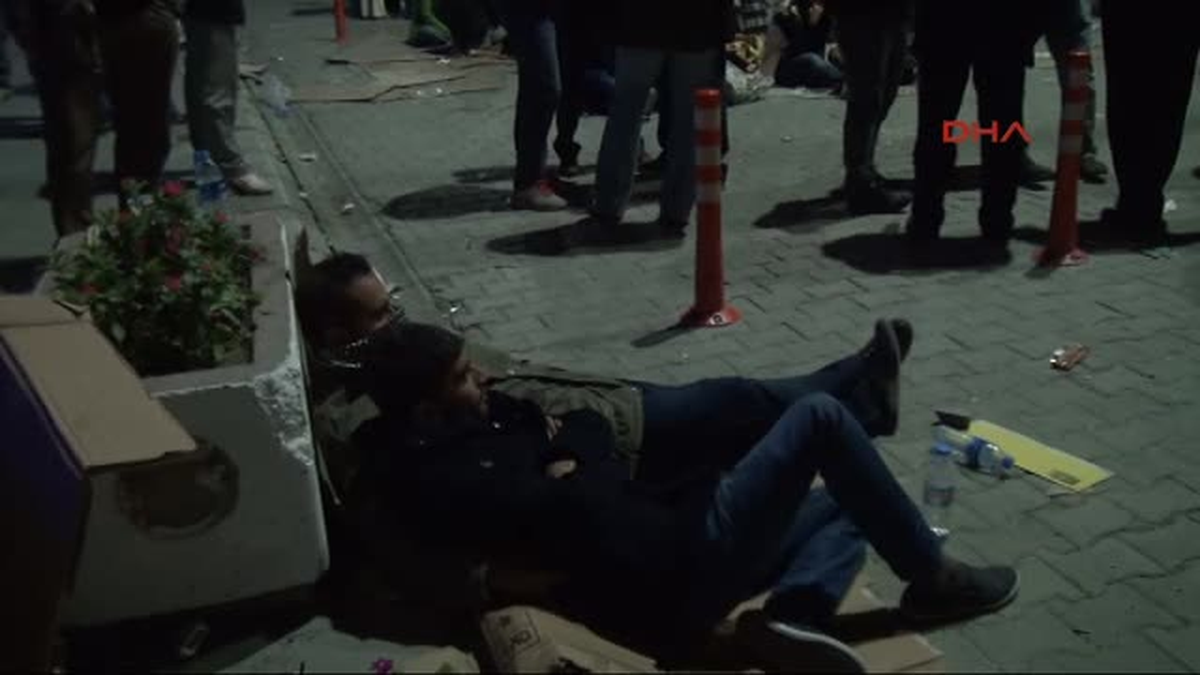 Hakkari Oturma Eylemi KPSS Sınavı Nedeniyle Sonlandırıldı