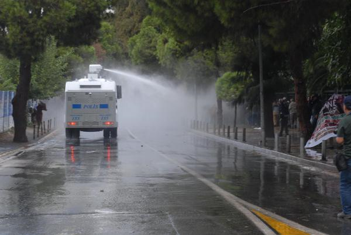 İzmir\'de Kobani\'ye Destek Gösterisine Müdahale