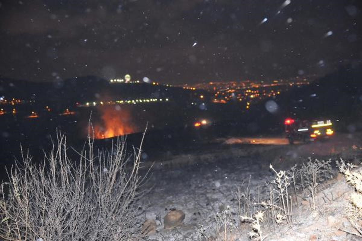 İzmir\'de Otluk ve Makilik Alan Yangını