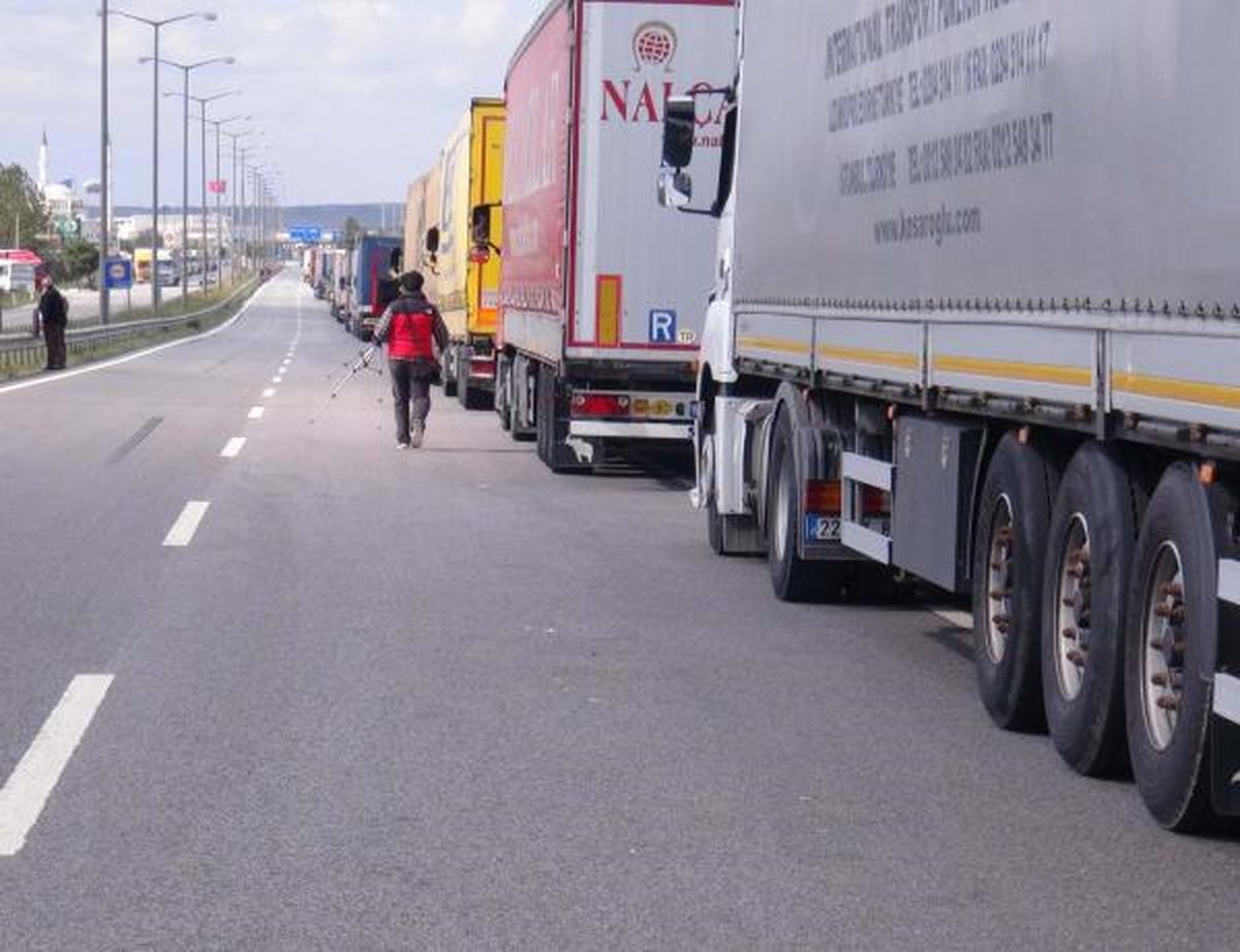 Kapıkule\'de 5 Kilometrelik TIR Kuyruğu