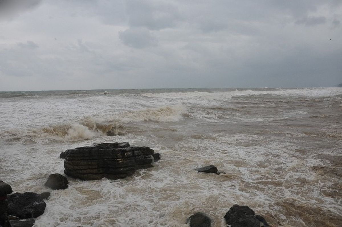 Karadeniz\'de Dev Dalgalar