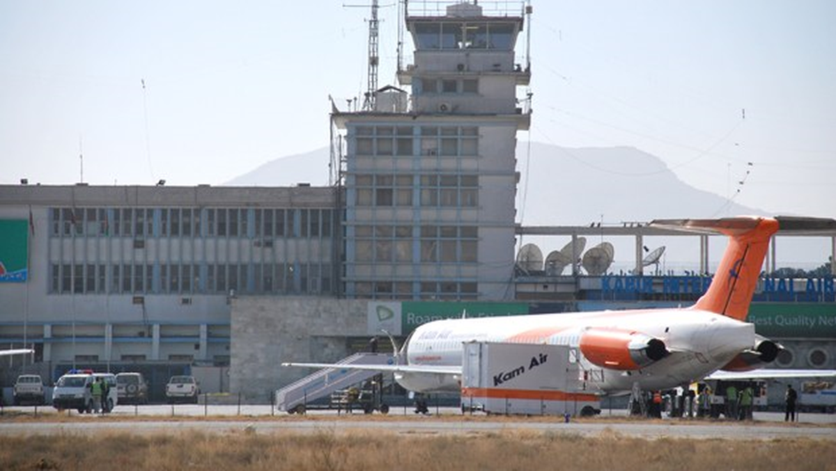 Karzai\'nin Adı Kabil Havalimanına Verilecek
