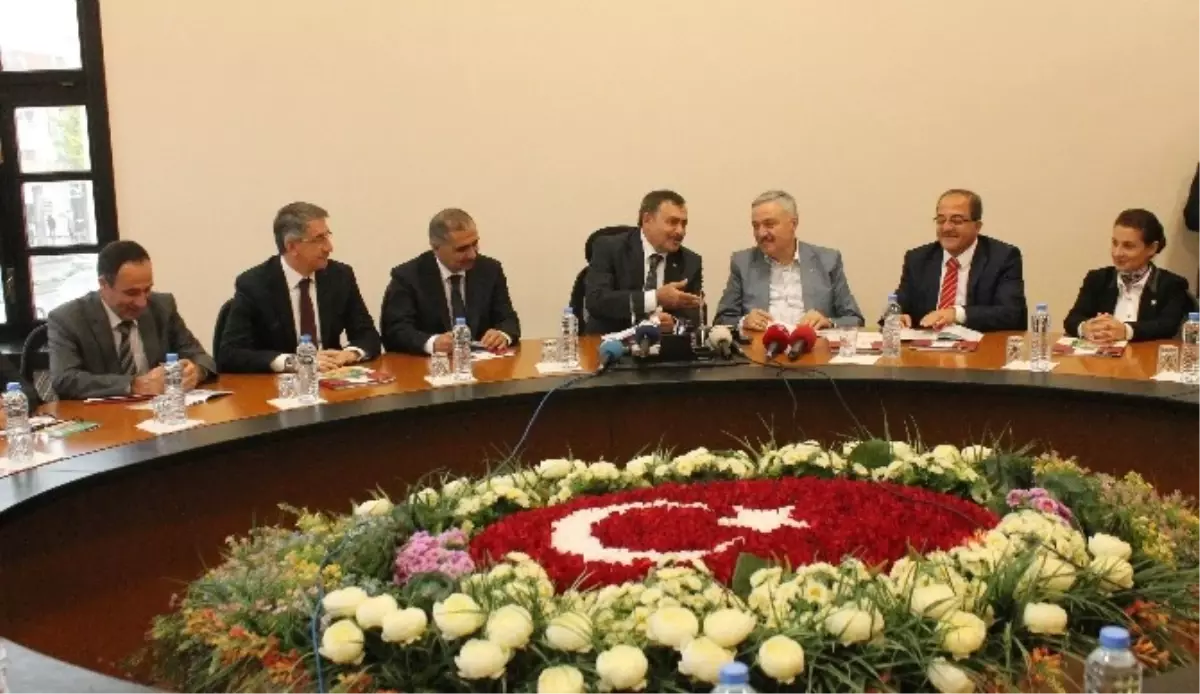 Orman ve Su İşleri Bakanı Veysel Eroğlu Elazığ\'da