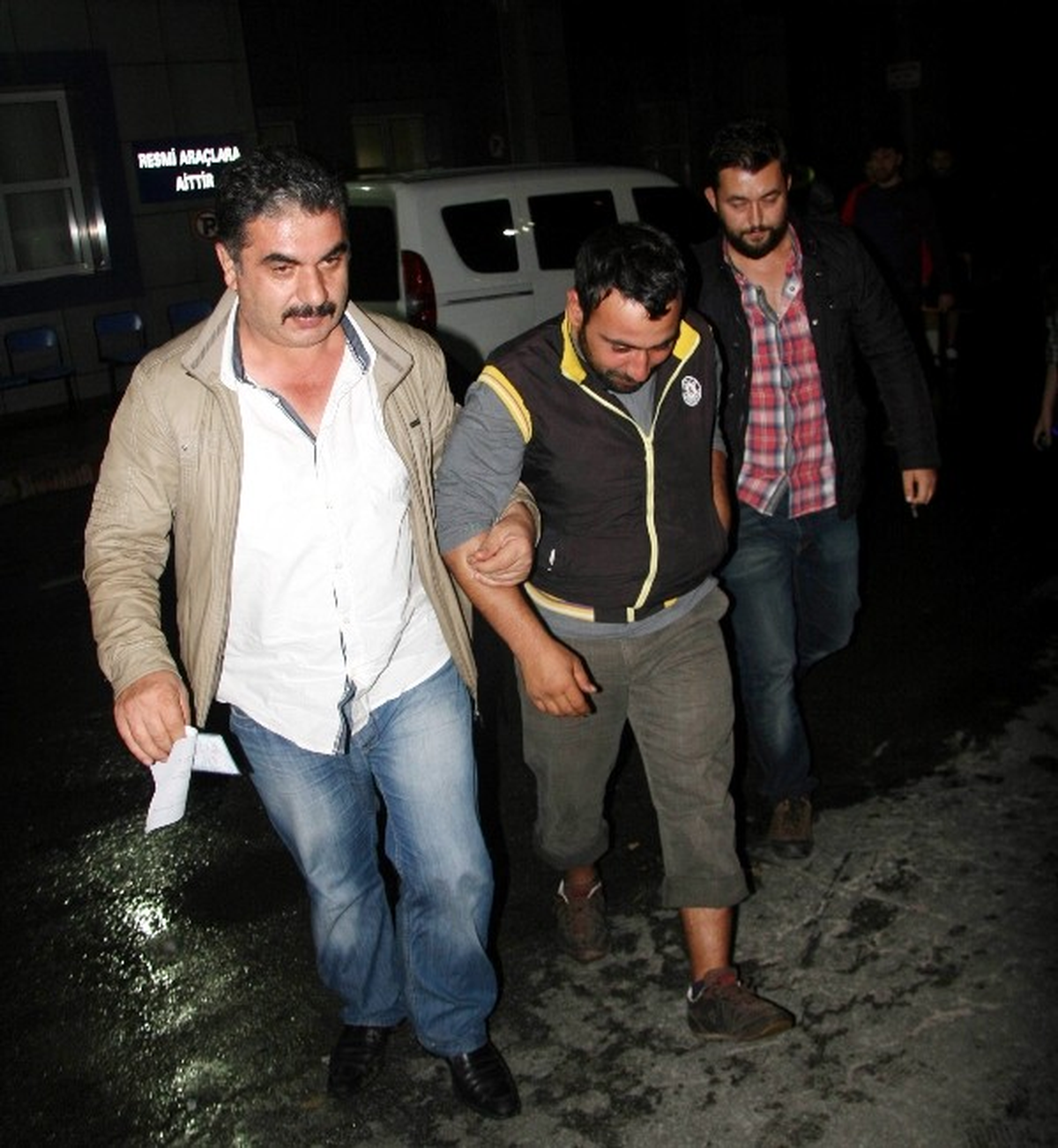 Arkadaşına İyilik Yaptı, Yolda Kaldı