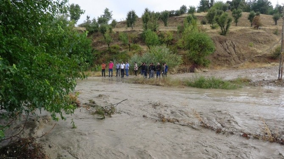 Sel, Sincik-Kahta Karayolunu Trafiğe Kapattı
