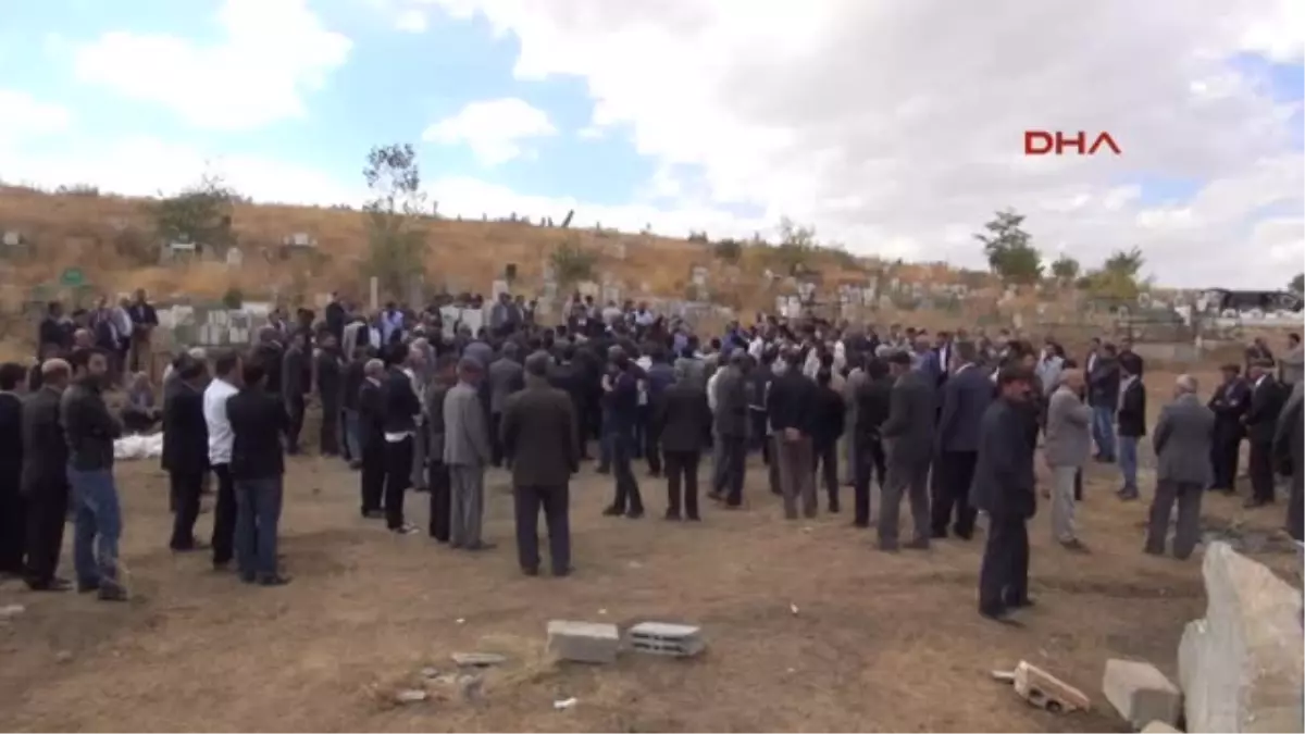 Silahlı Saldırıda Öldürülen Öztunç Yüksekova\'da Toprağa Verildi