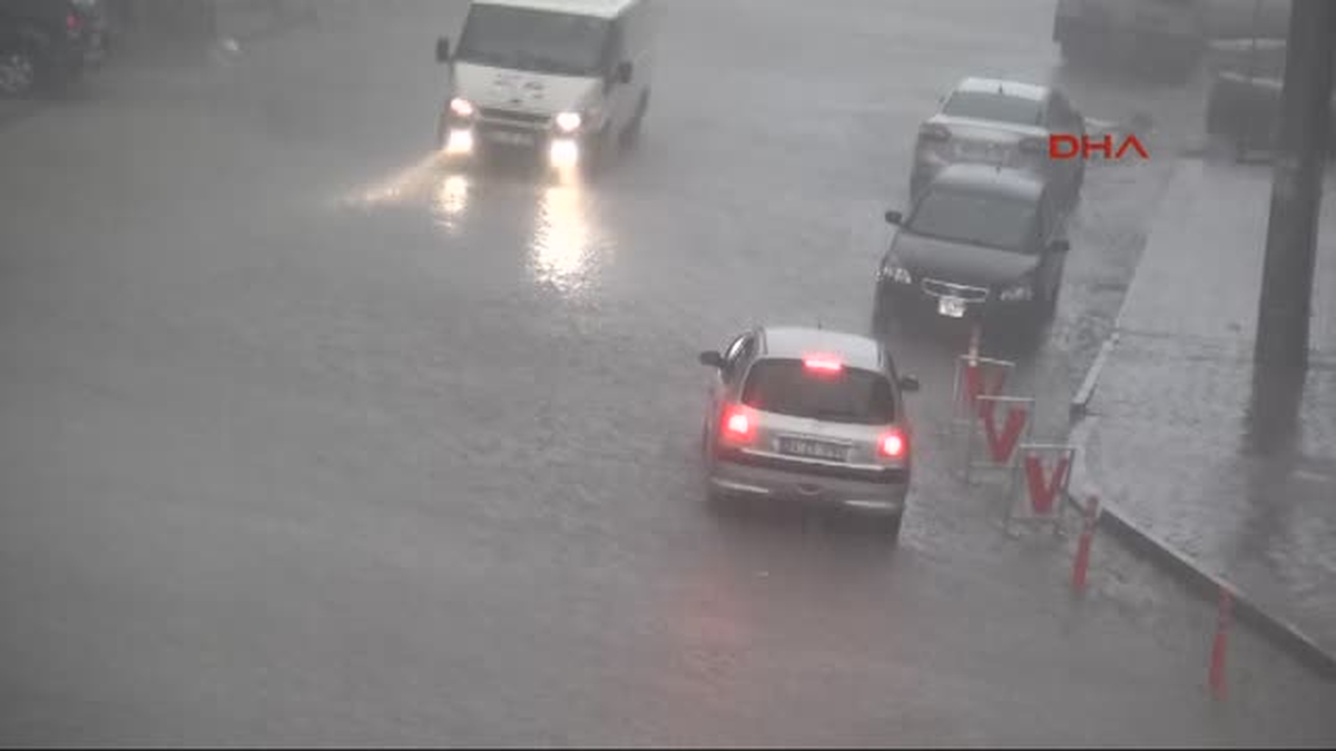 Şırnak\'ta Sağanak Yağış Yaşamı Olumsuz Etkiledi