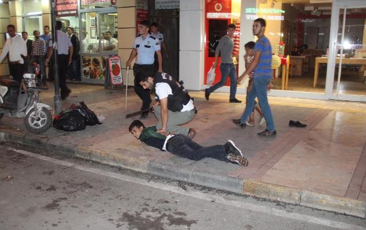 Urfa\'da Suriyelilerin Dükkanında "Pahalı Hesap" Kavgası: 5 Gözaltı