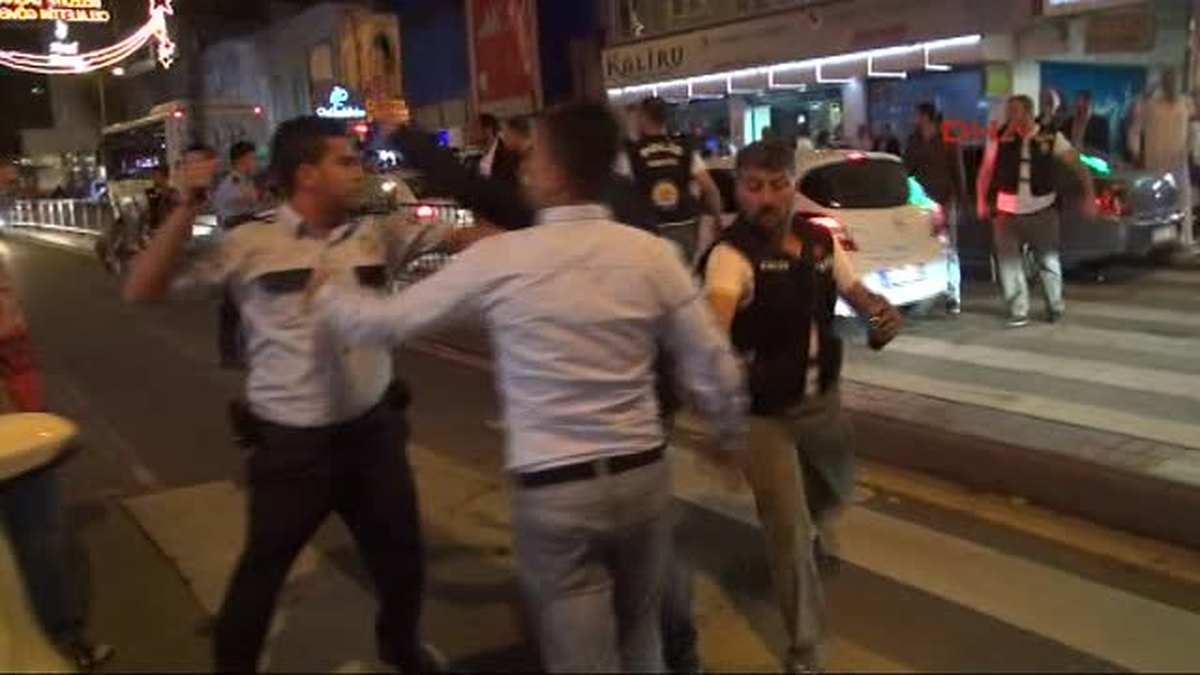 Suriyelilere Ait Kafede \'Pahalı Hesap\' Kavgası: 5 Gözaltı