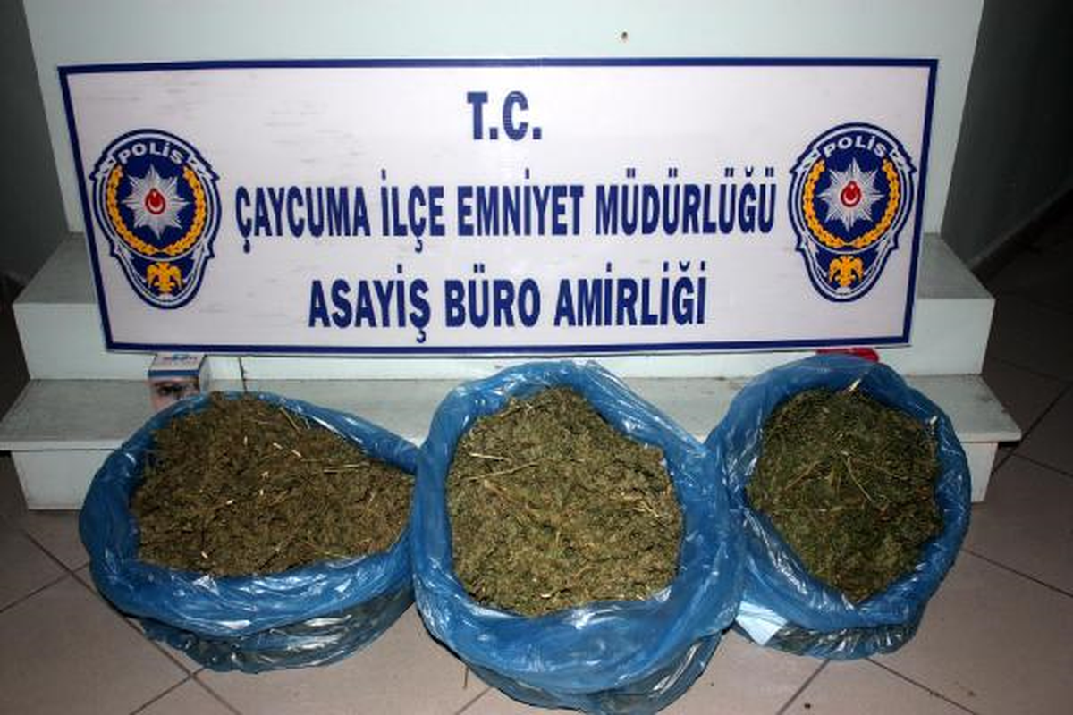Zonguldak\'ta Otomobil İçinde 4 Kilo Esrar Ele Geçirildi