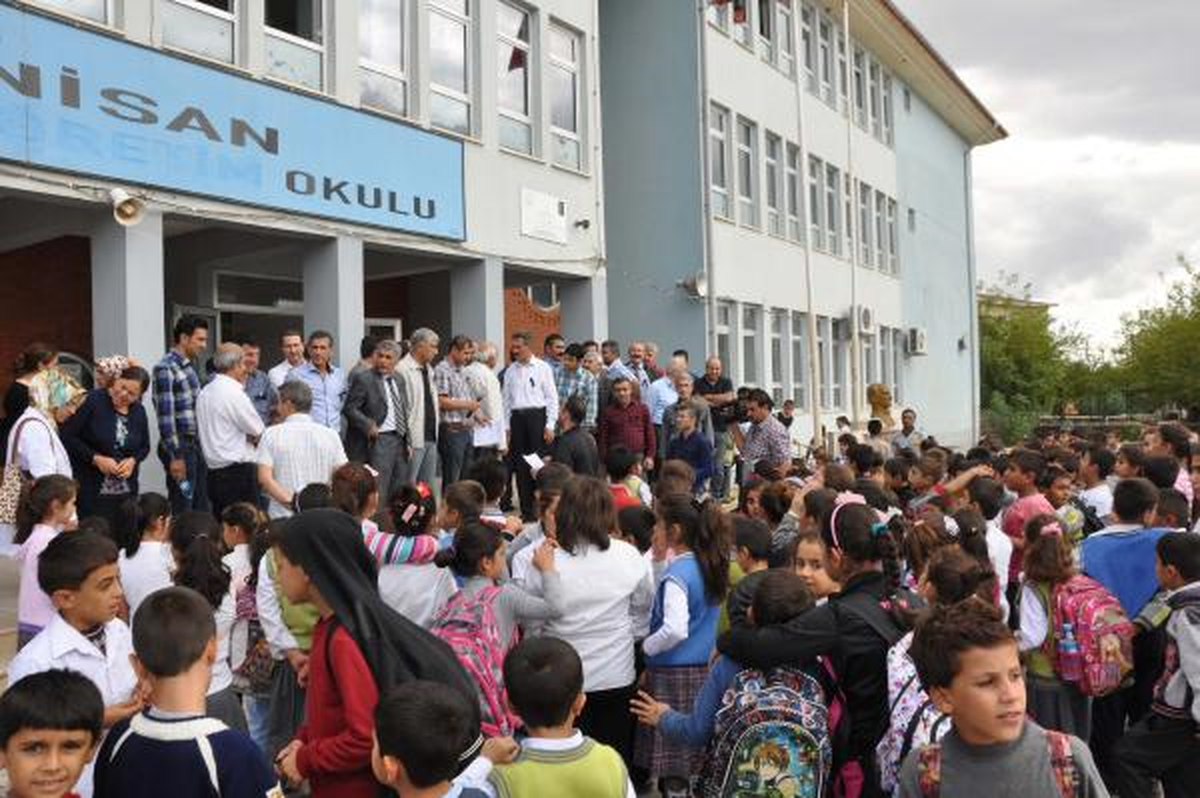 Adıyaman\'da Okul Müdürüne Şiddet Protestosu