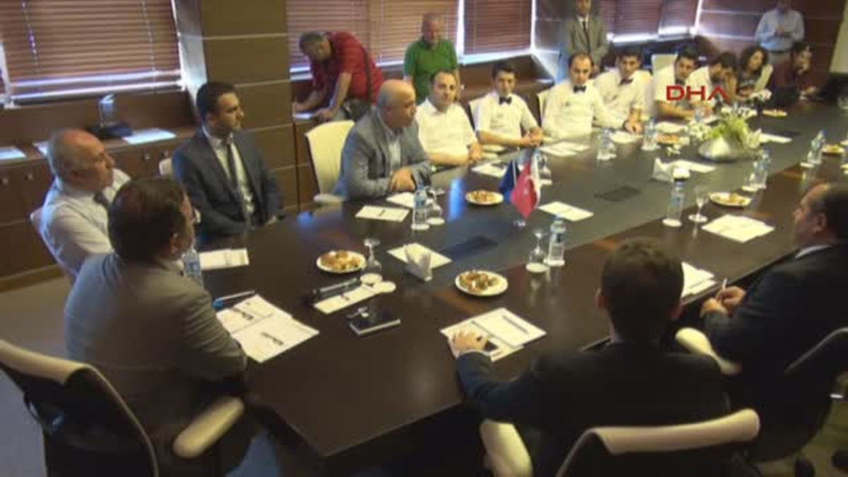 Türkiye\'nin AB Standartlarındaki İlk 9 Garsonu Sertifika Aldı