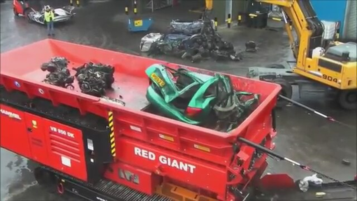 Bu Kamyon Otomobil Yiyor