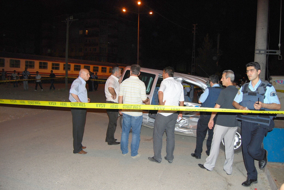 Batman\'da Hemzemin Geçitte Kaza: 1 Yaralı