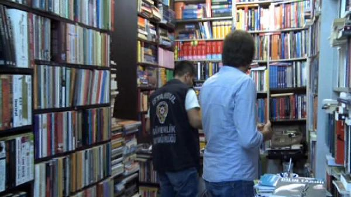 İstanbul\'da Korsan Kitap ve Dvd Operasyonu