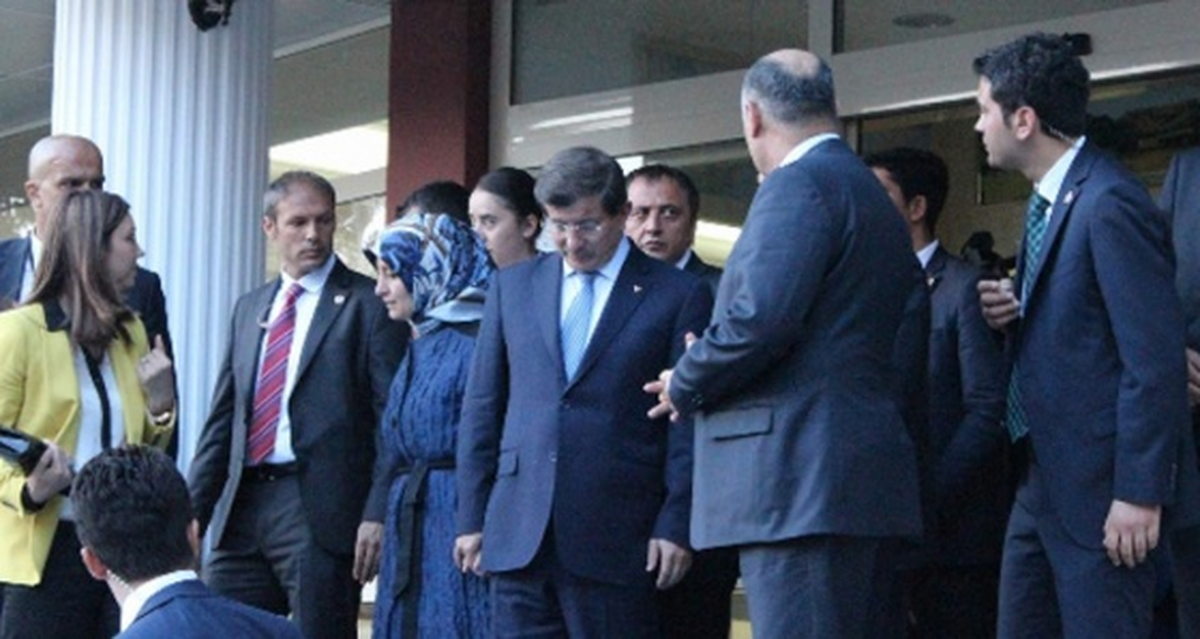 Başbakan Davutoğlu, Ankara\'ya Gitti