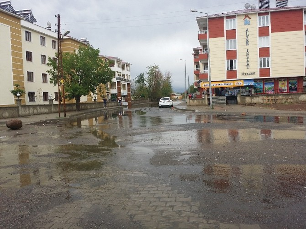 Bingöl\'de 70 Yeri Su Bastı