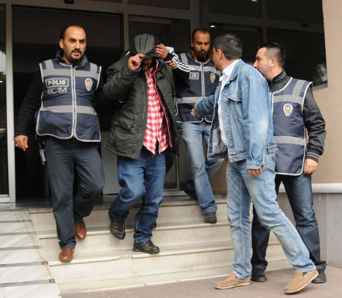 Çanakkale\'de 84 Kilo Esrar Ele Geçirildi