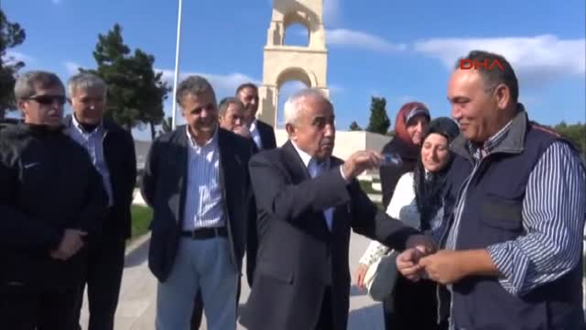 Çanakkale Şehitlikte Rastladığı Tiryakiye Sigarayı Bıraktırdı