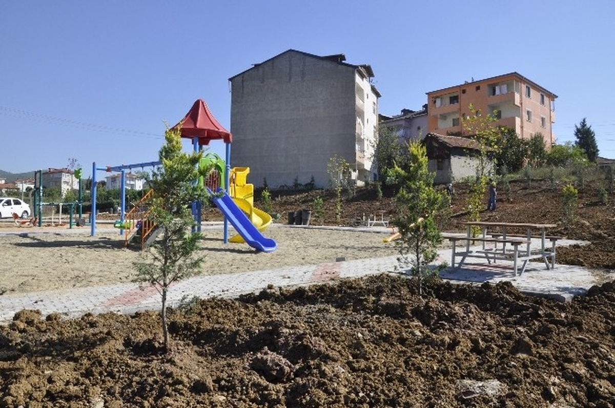 Derince Sırrıpaşa Mahallesi Yeni Parkına Kavuşuyor