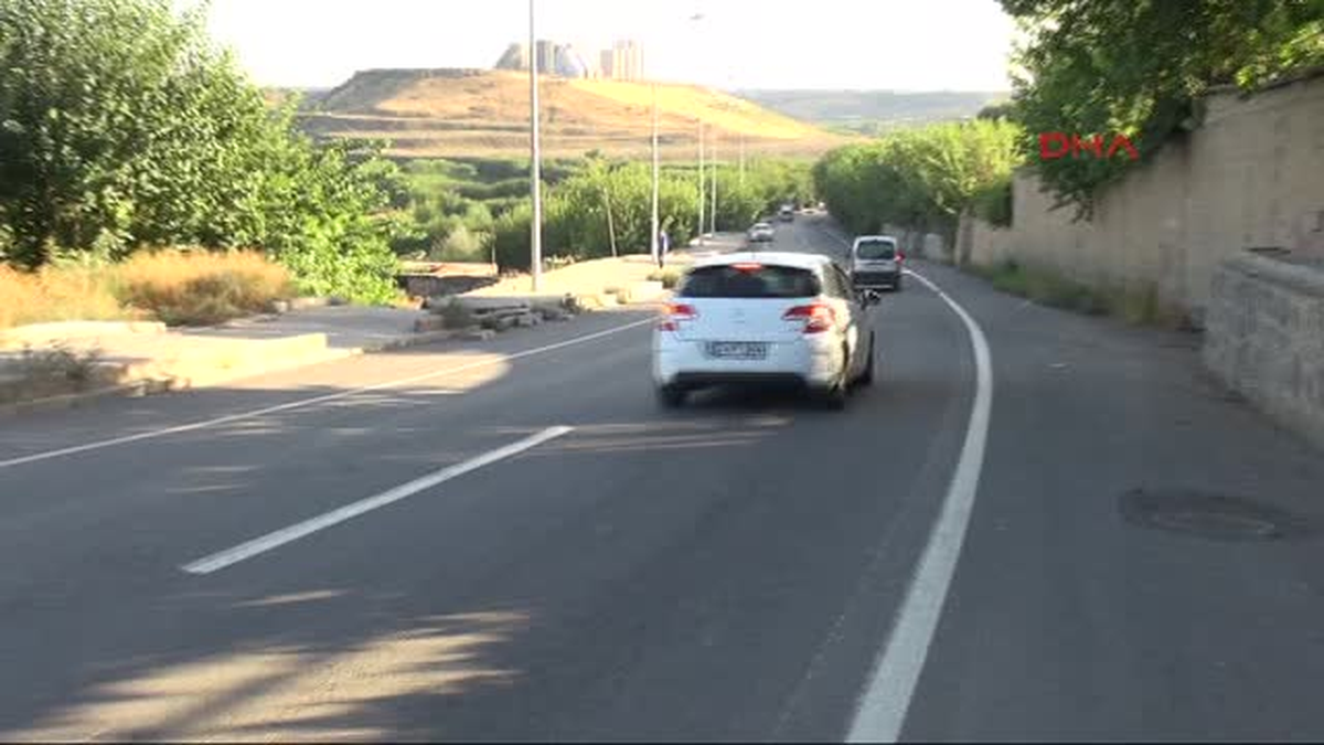 Diyrbakır\'da Polise Silahlı Saldırı: 2 Polis Yaralı