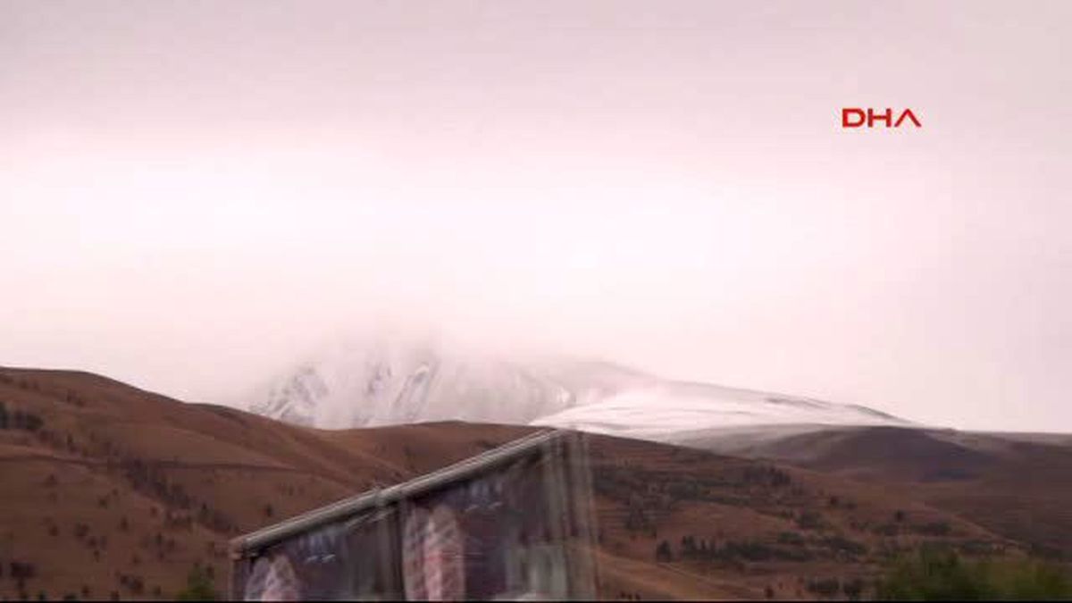 Erzurum Palandöken\'e Mevsimin İlk Karı Yağdı
