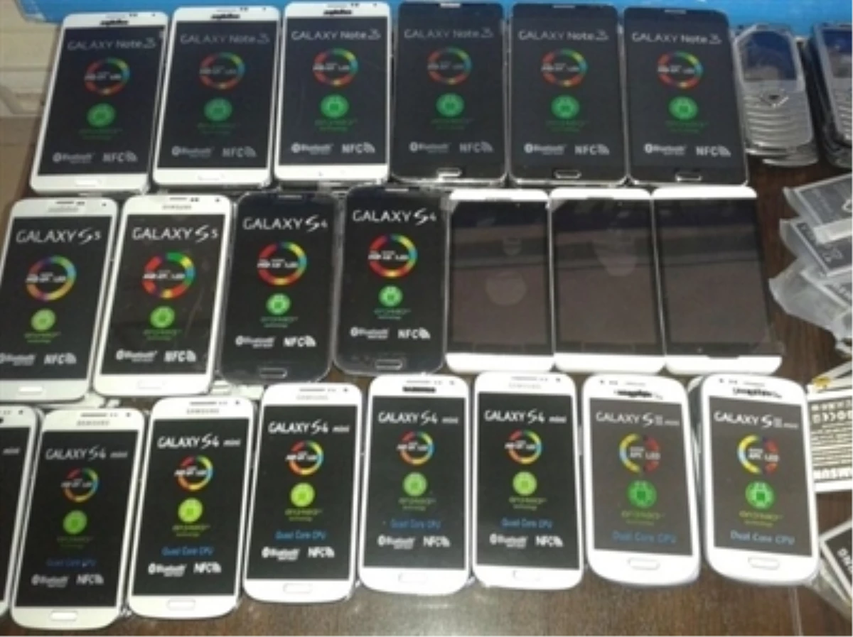 Habur\'da Bin 91 Adet Kaçak Cep Telefonu Ele Geçirildi