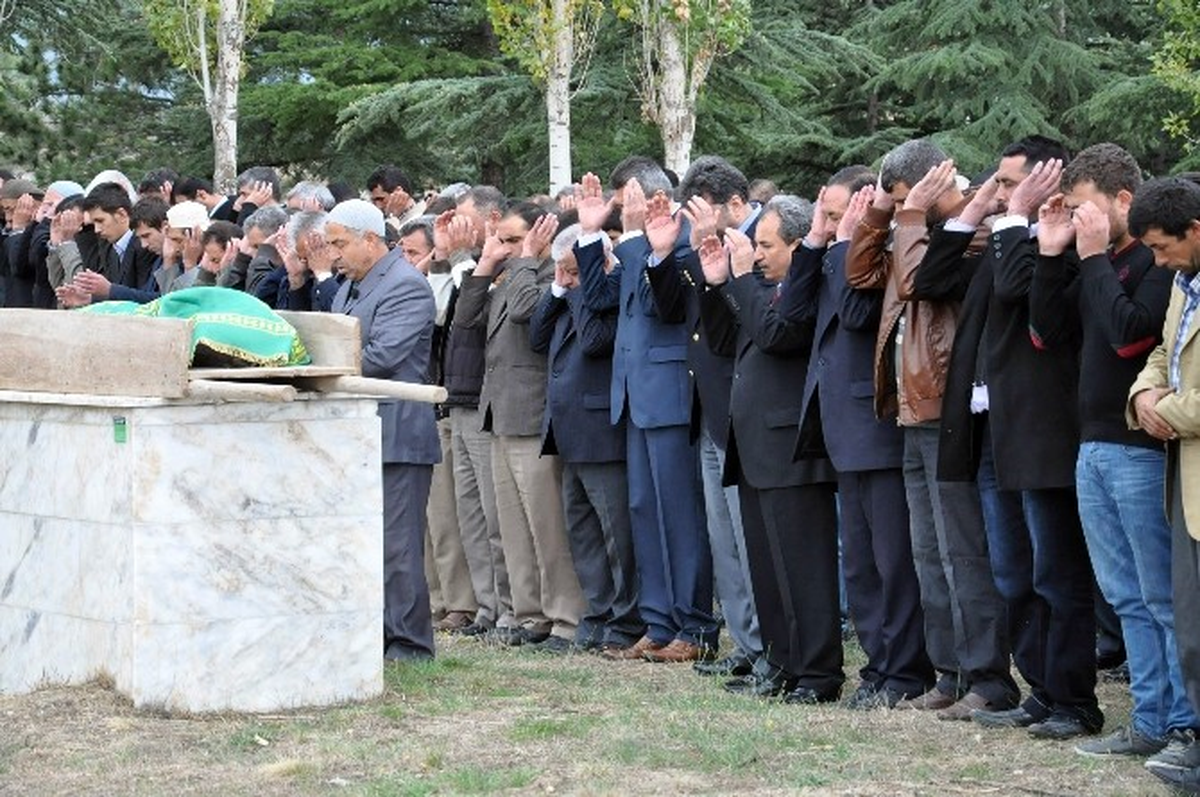 Hemzemin Geçitteki Kazada Ölen Çocuk Gözyaşlarıyla Uğurlandı